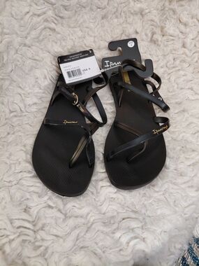 Ipanema Black Strappy Flat Sandals (Women's Size 9)